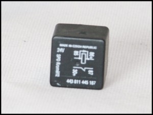 Przekaźnik z diodą 443811445187